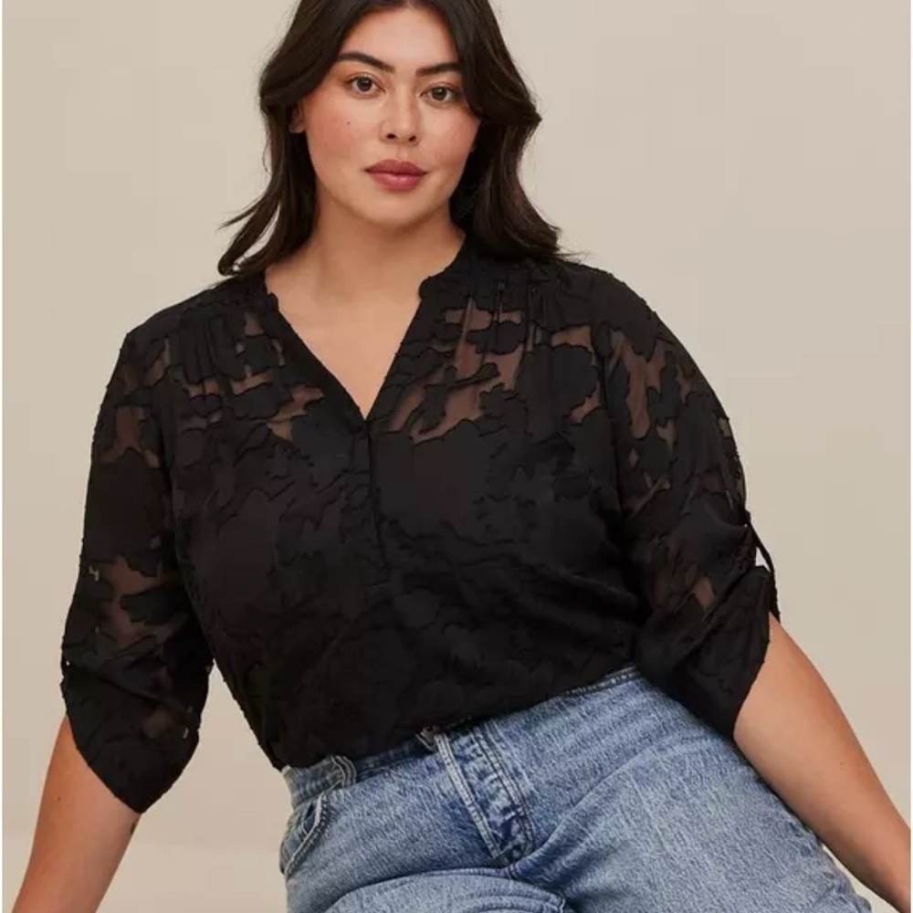Torrid Harper Chiffon Clip Floral Pullover 3/4
Sleeve Blouse Size 6